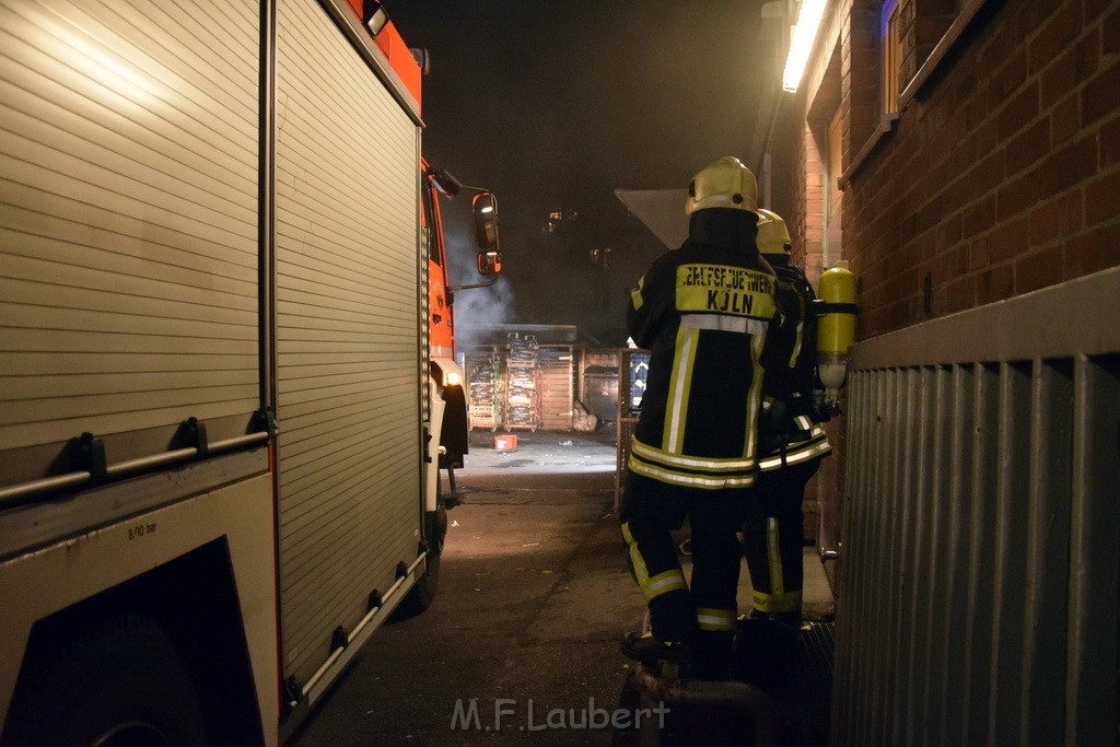 Feuer Papp Presscontainer Koeln Hoehenberg Bochumerstr P174.JPG - Miklos Laubert